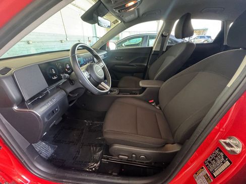Used 2025 Hyundai Kona SEL image 27