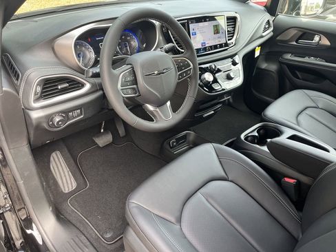 New 2026 Chrysler Pacifica Select FWD image 10
