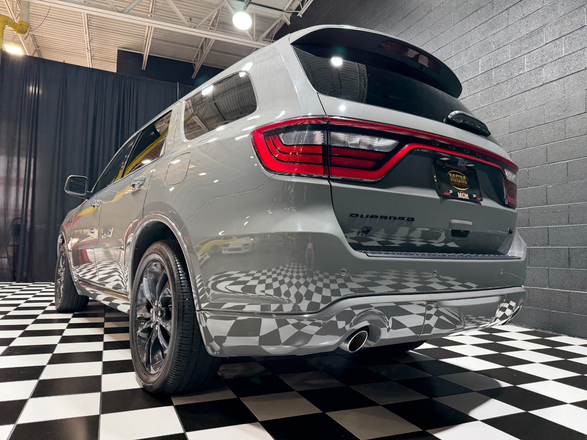 Used 2023 Dodge Durango R/T w/ Blacktop Package AWD/4WD image 23