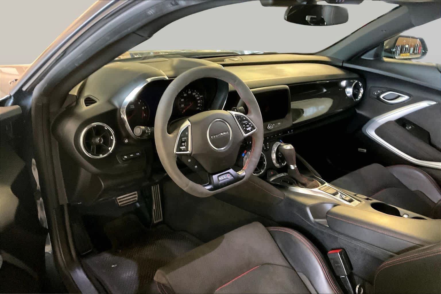 Used 2019 Chevrolet Camaro ZL1 RWD image 16