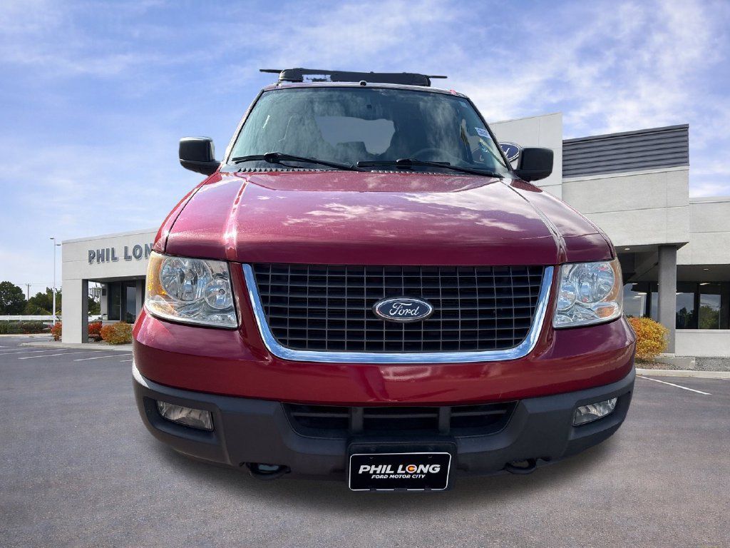 Used 2004 Ford Expedition XLT AWD/4WD image 2