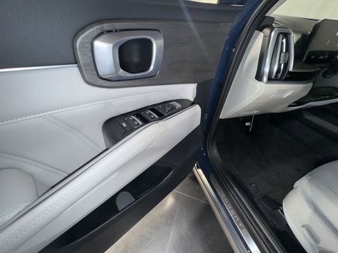 New 2025 Kia Sorento SX image 17