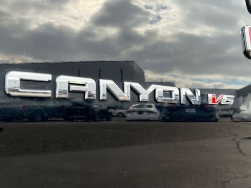 Used 2019 GMC Canyon SLE w/ Elevation Edition image 13