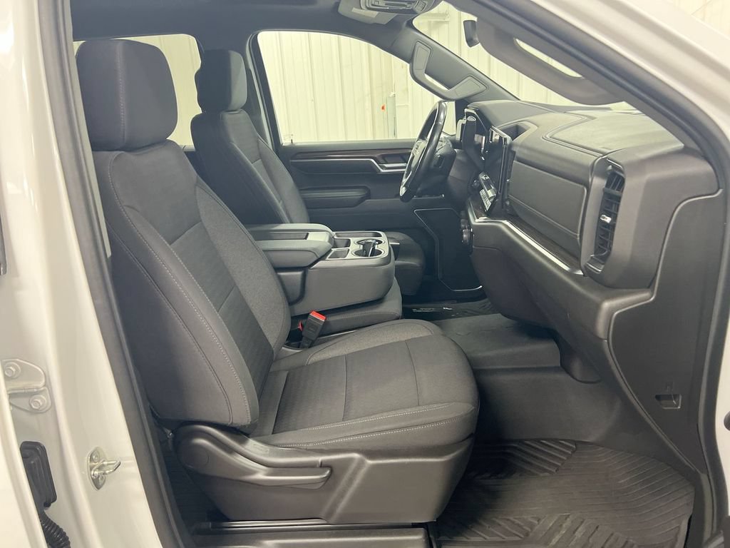 Used 2022 Chevrolet Silverado 1500 LT AWD/4WD image 22