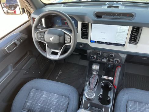 Used 2025 Ford Bronco Heritage Edition AWD/4WD image 15