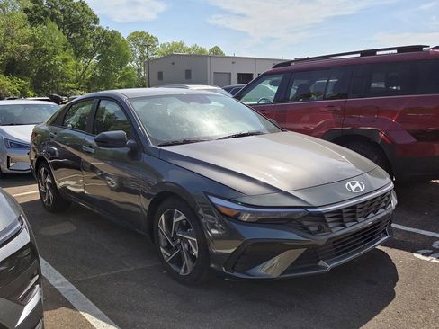 Used 2025 Hyundai Elantra Sport w/ Cargo Package image 8