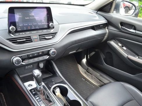 Used 2024 Nissan Altima 2.5 SR FWD image 24