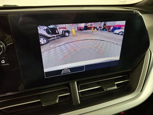 Used 2025 Chevrolet Trax RS w/ Sunroof Package image 21