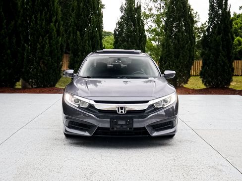 Used 2018 Honda Civic EX image 3