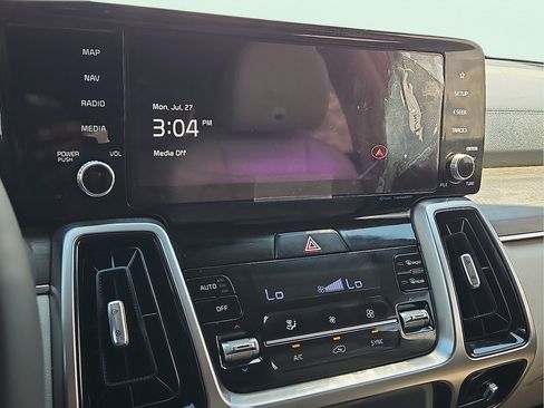 Used 2023 Kia Sorento S w/ Panoramic Sunroof Package AWD/4WD image 17