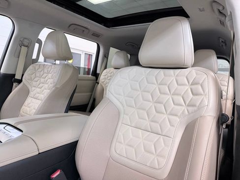 Used 2025 Nissan Armada Platinum w/ Convenience Package AWD/4WD image 16