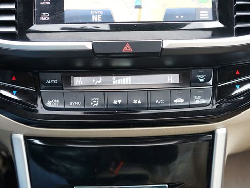 Used 2017 Honda Accord Touring image 24