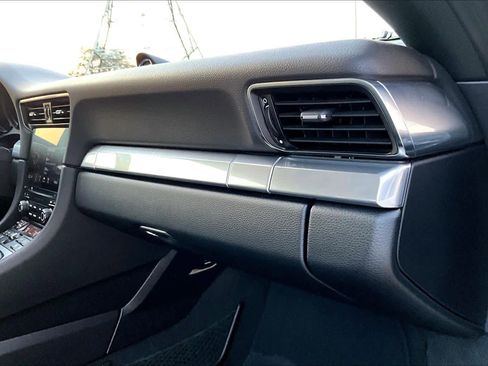Used 2018 Porsche 911 Carrera image 15