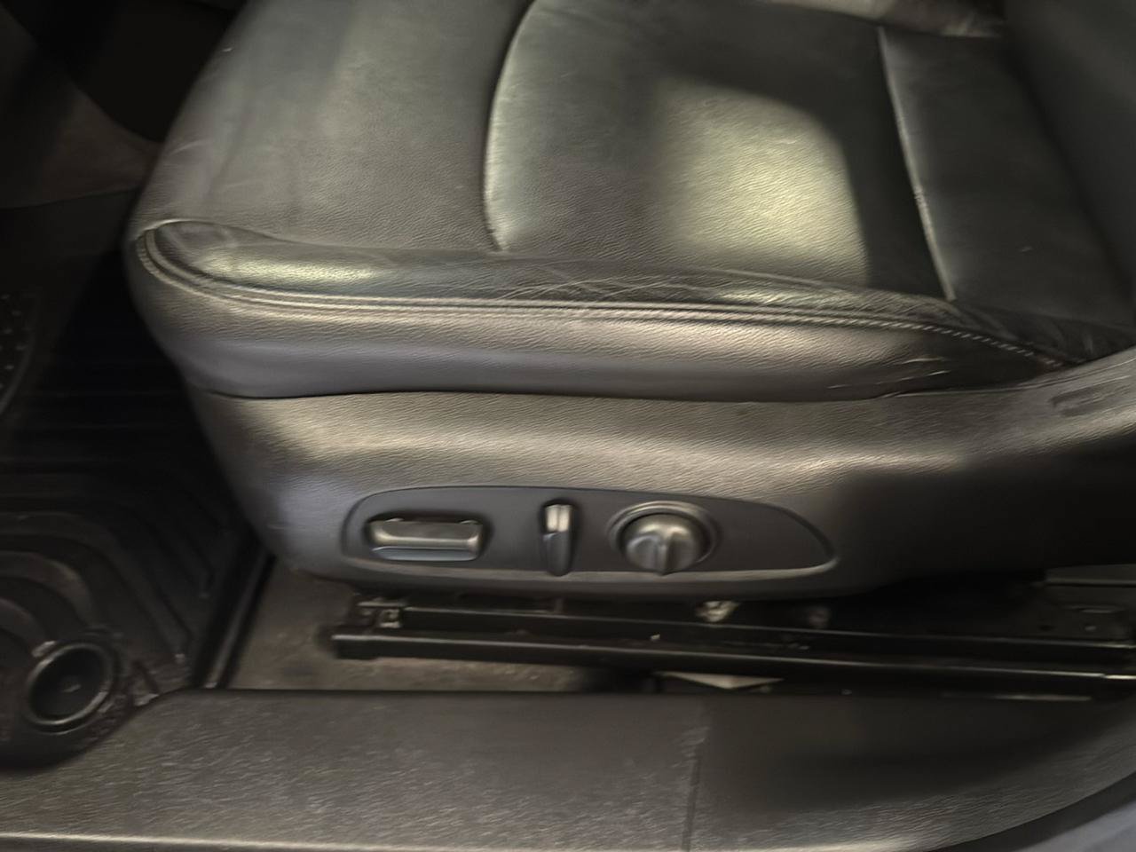 Used 2017 Chevrolet Malibu LT w/ Leather Package FWD image 8