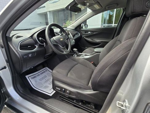 Used 2022 Chevrolet Malibu LT image 2