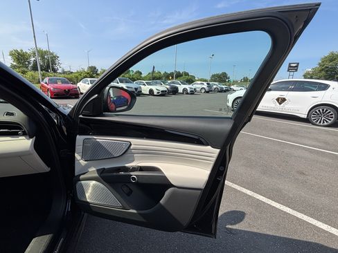 Used 2023 Maserati Grecale Modena AWD/4WD image 34