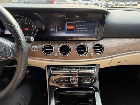 Used 2017 Mercedes-Benz E 300 4MATIC image 17