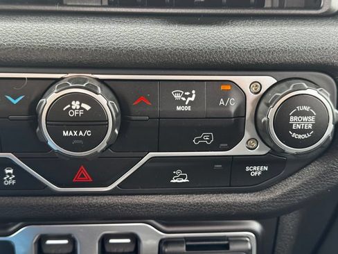 Certified 2025 Jeep Wrangler Sport AWD/4WD image 34