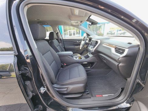 Used 2023 GMC Acadia SLE w/ Driver Convenience Package image 13