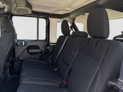 Used 2024 Jeep Wrangler Unlimited Rubicon 4xe AWD/4WD image 9