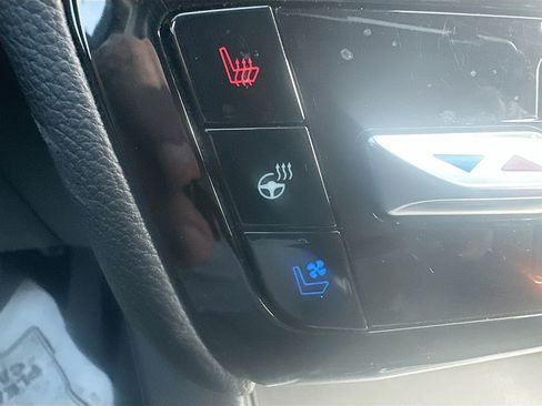 Used 2023 Ford Explorer Limited image 24