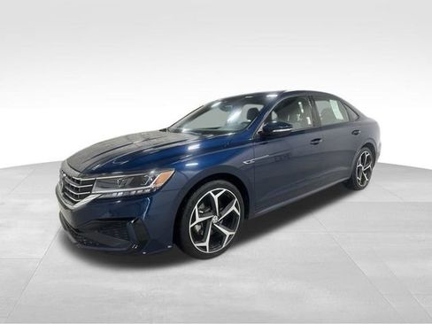 Certified 2022 Volkswagen Passat 2.0T R-Line image 10