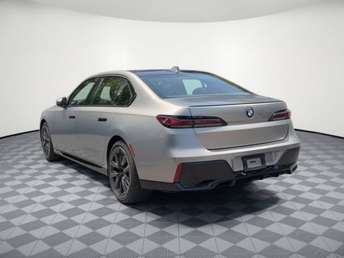 Used 2023 BMW i7 xDrive60 AWD/4WD image 3