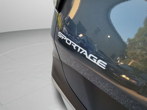 Used 2023 Kia Sportage LX FWD image 8