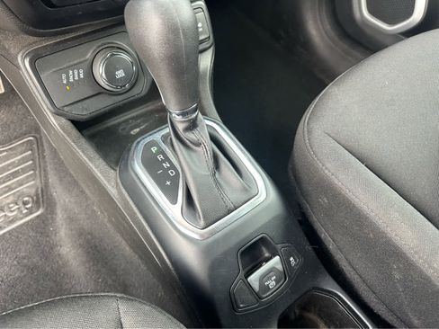 Used 2020 Jeep Renegade Latitude w/ Cold Weather Group image 14