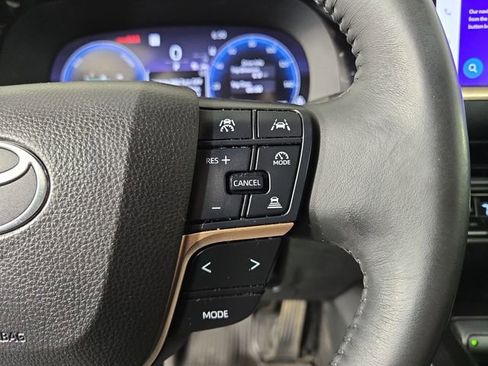 Used 2023 Toyota Crown AWD/4WD image 23