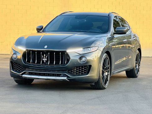 Used 2017 Maserati Levante w/ Sport Package AWD/4WD image 4