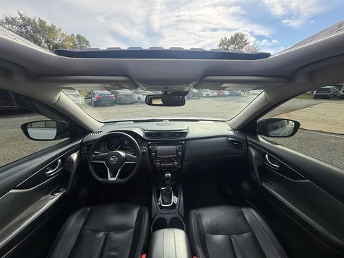 Used 2019 Nissan Rogue SL w/ Premium Package image 12