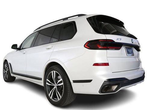Used 2024 BMW X7 xDrive40i w/ Executive Package AWD/4WD image 3