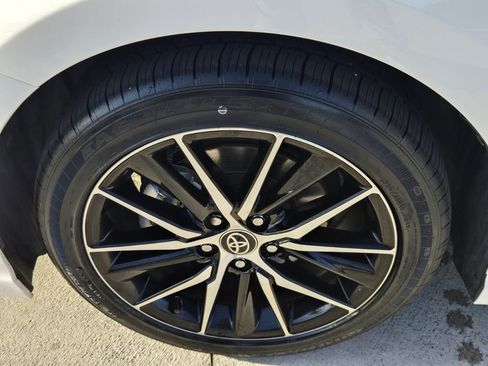 Used 2024 Toyota Camry SE image 9