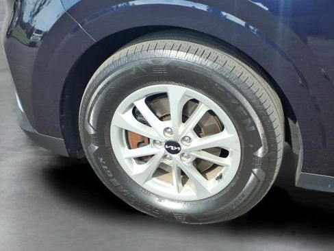 Used 2024 Kia Carnival LX FWD image 17