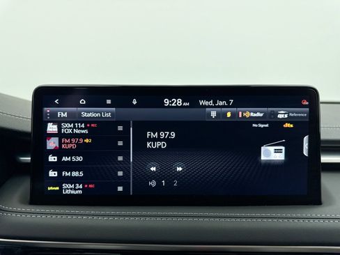 Used 2025 Genesis G70 3.3T Advanced image 8