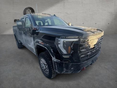 Used 2026 GMC Sierra 2500 AT4X image 2