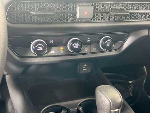 Used 2023 Honda HR-V LX image 15