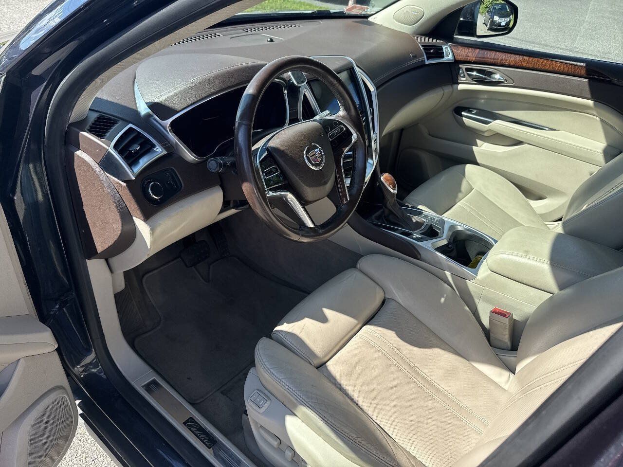 Used 2015 Cadillac SRX Luxury w/ Driver Awareness Package AWD/4WD image 10