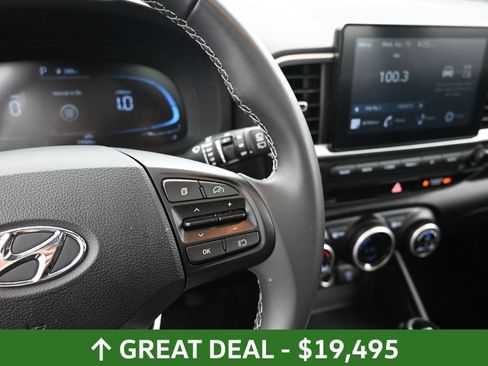 Used 2025 Hyundai Venue SEL FWD image 30