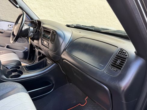 Used 2003 Ford F150 Harley-Davidson image 25