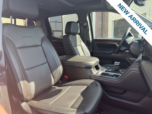Used 2024 GMC Sierra 1500 Denali w/ Technology Package AWD/4WD image 9