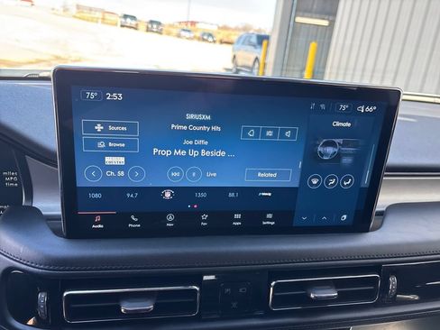 Used 2022 Lincoln Nautilus AWD w/ Premium Package image 19