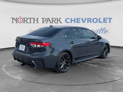 Used 2024 Toyota Corolla SE FWD image 3