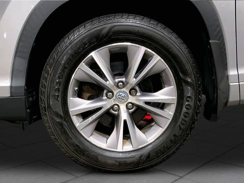 Used 2015 Toyota Highlander XLE AWD/4WD image 11