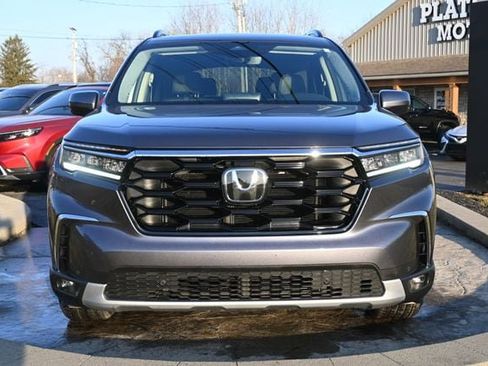 Used 2025 Honda Pilot Touring image 2