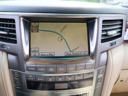 Used 2011 Lexus LX 570 4WD image 26