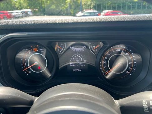 Used 2024 Jeep Wrangler Unlimited Sport AWD/4WD image 12