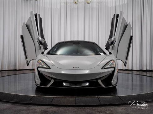 Used 2017 McLaren 570S RWD image 4