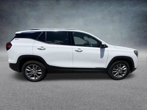 Used 2024 GMC Terrain SLT AWD/4WD image 12